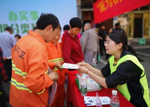 黨員志愿服務(wù)活動。江北區(qū)國資委供圖