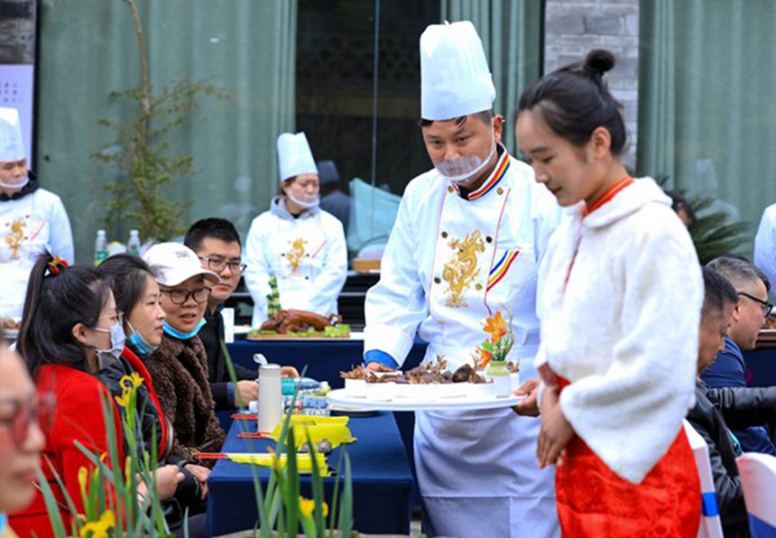 梁平鹵味美食品鑒大賽活動(dòng)現(xiàn)場(chǎng)。熊偉攝