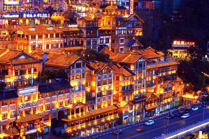 洪崖洞夜景。張坤琨 攝