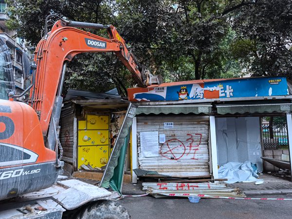 國美支路拆違現(xiàn)場。重慶九龍坡城市更新建設有限公司供圖