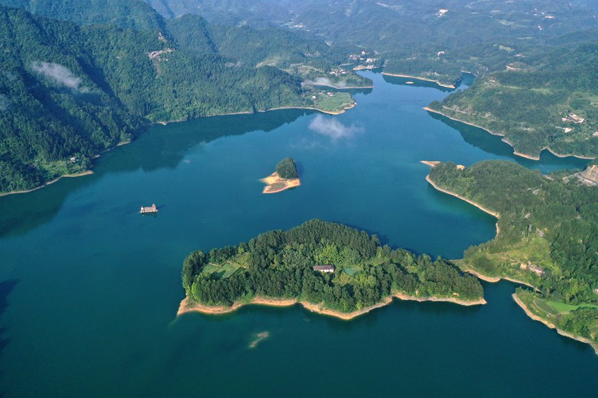 綠水青山環(huán)抱的小南海風(fēng)景區(qū)。楊敏攝