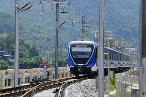 即將通車的市郊鐵路江津—跳磴線。蘇盛攝
