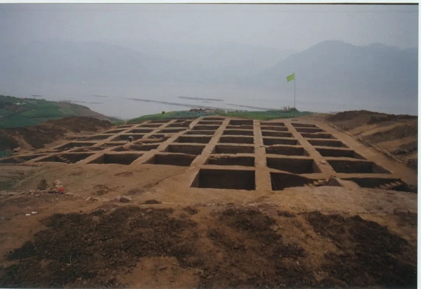 1999年，豐都石地壩遺址（發(fā)掘區(qū)） 。受訪者供圖