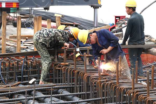 施工現(xiàn)場(chǎng)。趙軍攝