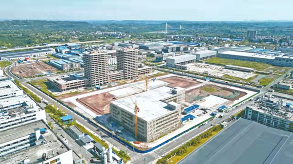華鎣市電子信息產(chǎn)業(yè)園四期（二標(biāo)段）項(xiàng)目建設(shè)現(xiàn)場(chǎng)。廣安市委宣傳部供圖