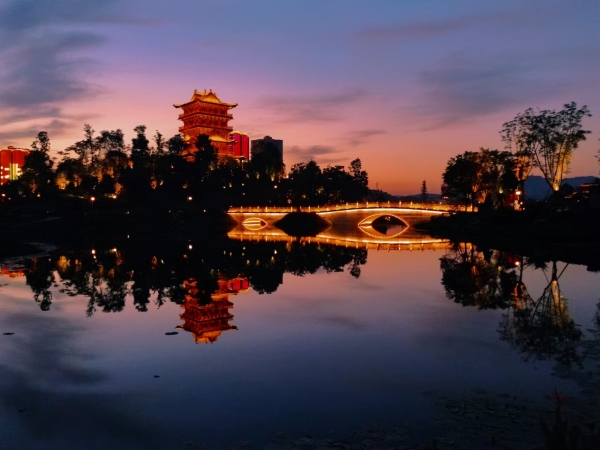 香國(guó)公園夜景。大足區(qū)委宣傳部供圖