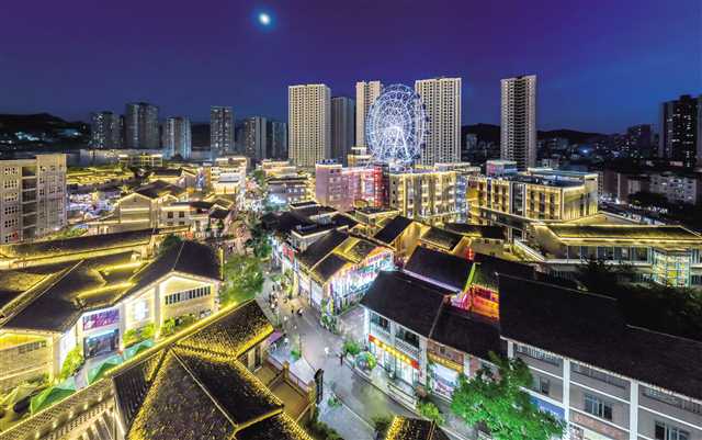南川探索老舊城區(qū)更新新路徑，打造東街文旅商業(yè)綜合體，成為引客入城和城市旅游的新引擎。攝/汪新