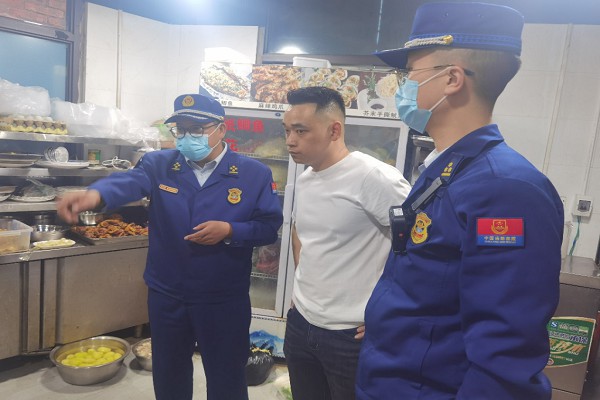 檢查現(xiàn)場。奉節(jié)縣消防救援大隊供圖