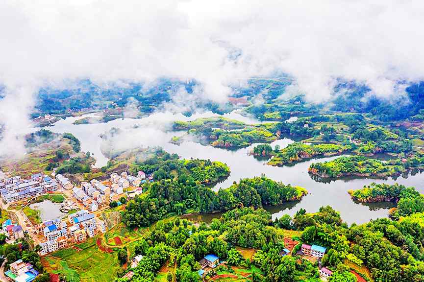 秋景如畫。余鴻攝