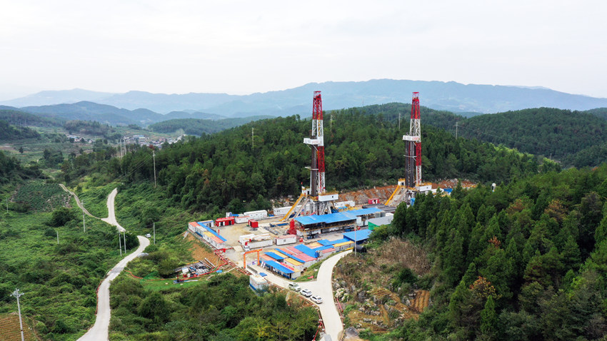 涪陵頁巖氣田焦頁18號平臺航拍。李占軍攝