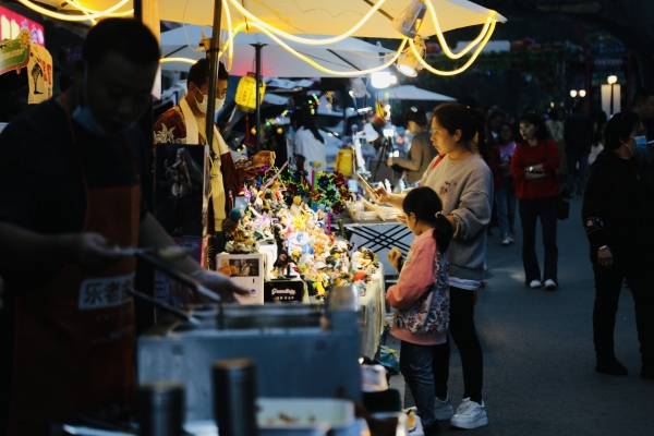 夜市游園會現(xiàn)場。楊孝永攝