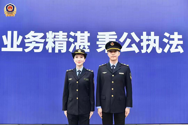 市場(chǎng)監(jiān)管綜合行政執(zhí)法制式服裝樣式。重慶市市場(chǎng)監(jiān)督管理局供圖