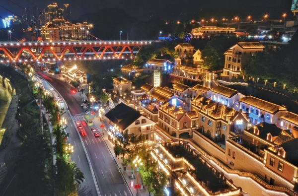 龍門浩老街夜景。南岸區(qū)委宣傳部供圖