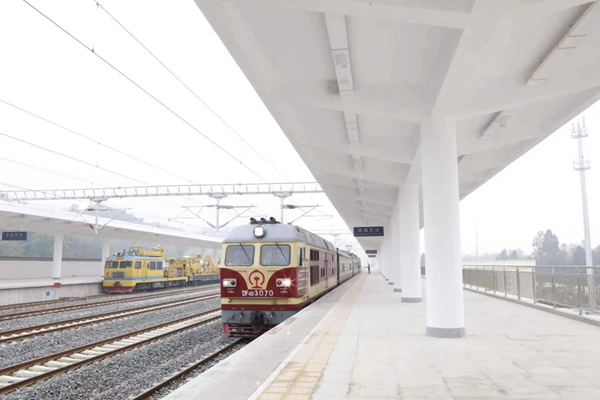 圖為動態(tài)檢測列車。中國鐵路成都局集團(tuán)有限公司供圖