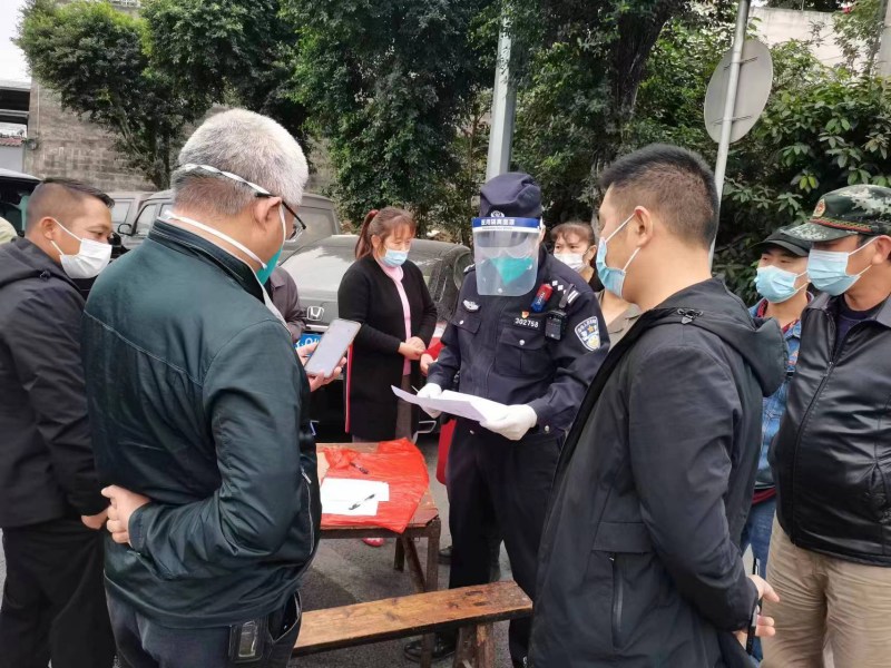民警積極推動屠宰場復(fù)工。江北區(qū)公安分局供圖