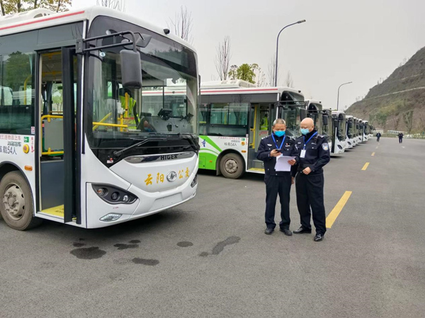 民警到客運企業(yè)開展上門服務(wù)。云陽縣公安局交巡警大隊車管所供圖