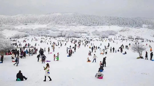 豐都南天湖滑雪場?；顒臃焦﹫D