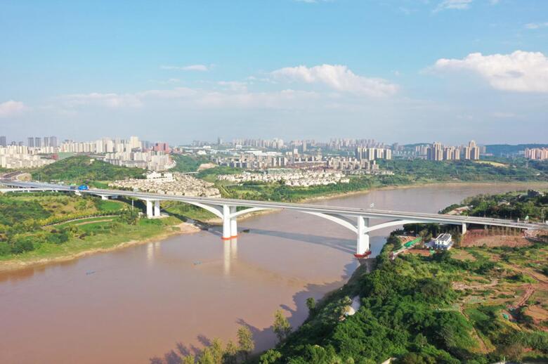 建成通車的禮嘉大橋。重慶城投建設(shè)公司供圖