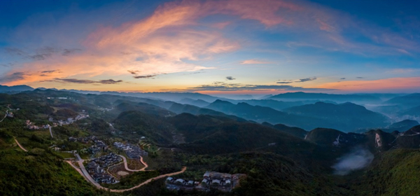 夕陽(yáng)下的荊竹村。武隆區(qū)委宣傳部供圖