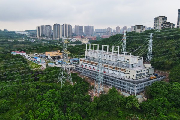 金山500千伏變電站全景。國網(wǎng)重慶市電力公司供圖