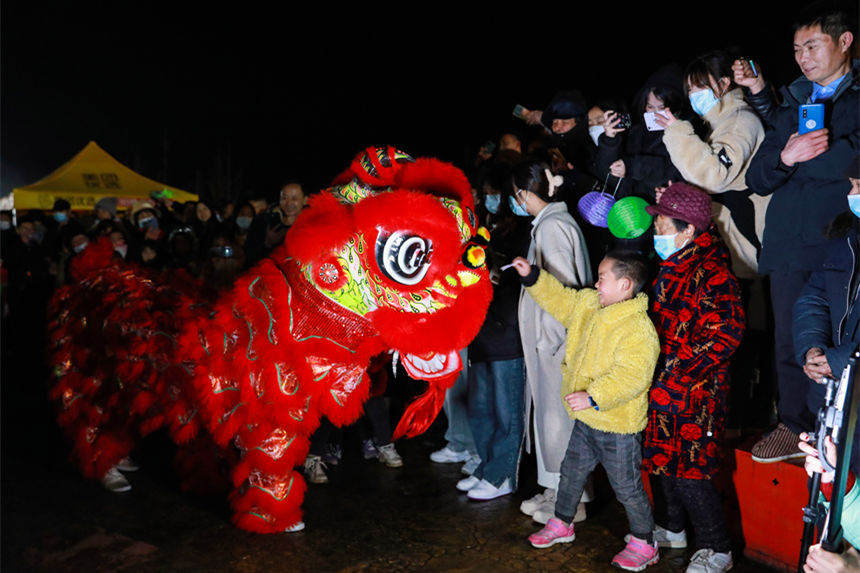 2023梁平春節(jié)花燈民俗節(jié)活動(dòng)現(xiàn)場。熊偉攝