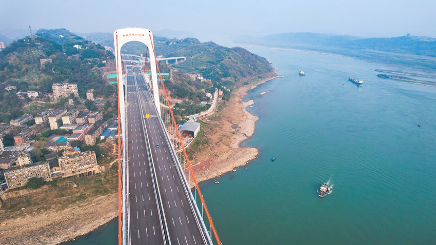 重慶郭家沱長江大橋。鄒樂攝