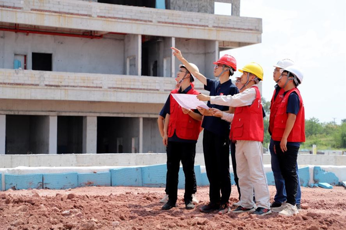 水、電、氣企業(yè)現(xiàn)場(chǎng)聯(lián)合踏勘。國(guó)網(wǎng)重慶市電力公司供圖