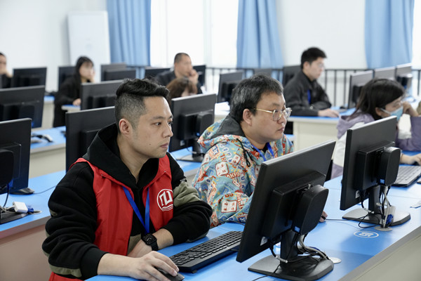 選手正在進行比賽。重慶商務(wù)職業(yè)學(xué)院供圖