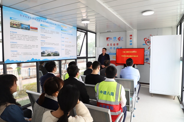 平安文化驛站內(nèi)正在開展活動。中建八局供圖