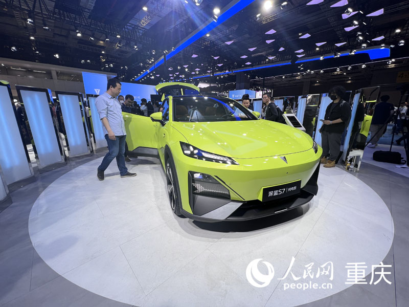 深藍(lán)S7亮相上海車展。人民網(wǎng)胡虹攝