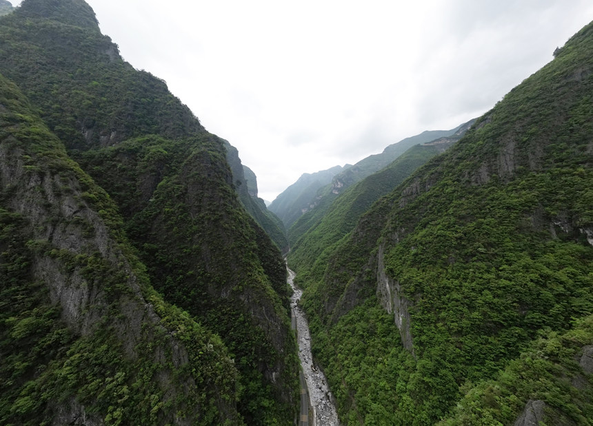 重慶五里坡國家級自然保護區(qū)當(dāng)陽大峽谷。魯作炳攝