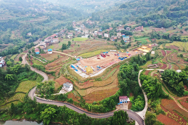 涪陵頁(yè)巖氣田復(fù)興區(qū)塊航拍圖。涪陵頁(yè)巖氣公司供圖