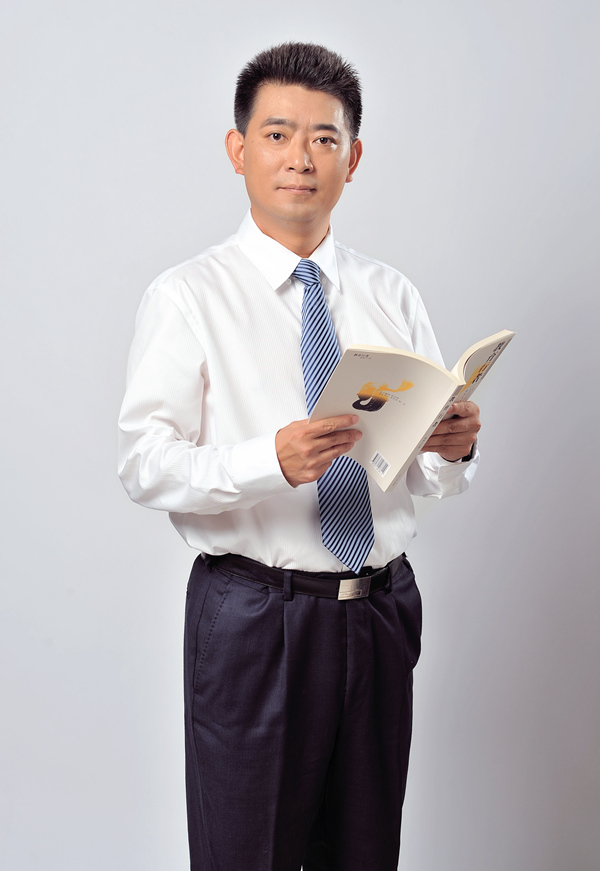 重慶市江北中學(xué)校黨委書記、校長(zhǎng)但漢國(guó)。重慶市江北中學(xué)校供圖
