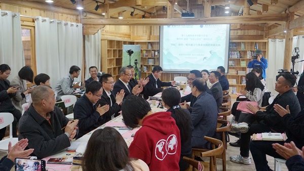 沙龍活動(dòng)在屏南縣四坪村人才驛站舉行。西南大學(xué)鄉(xiāng)村振興戰(zhàn)略研究院供圖