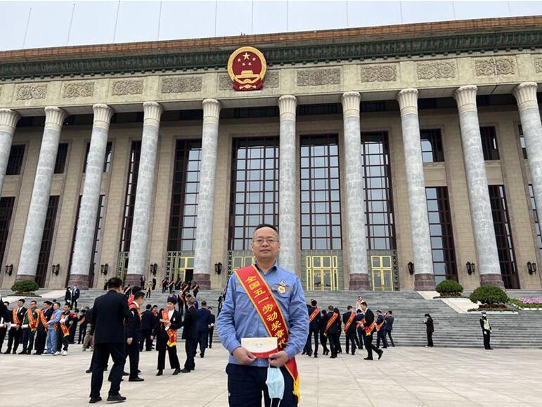龍渝在人民大會堂。西南鋁供圖