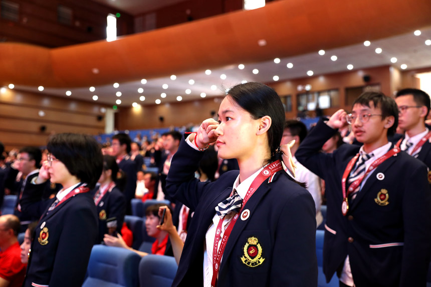 青春誓言代表成年。葉澤陽(yáng)攝