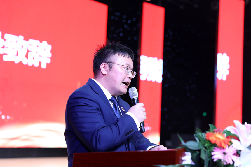 學(xué)校黨總支書記周鵲虹寄語學(xué)子。葉澤陽攝
