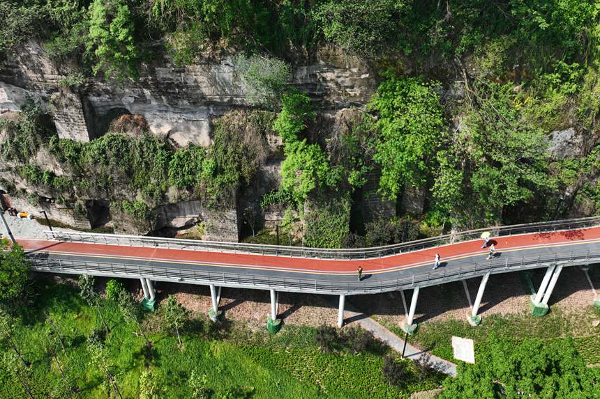 大渡口區(qū)重鋼崖線山城步道。楊敏攝