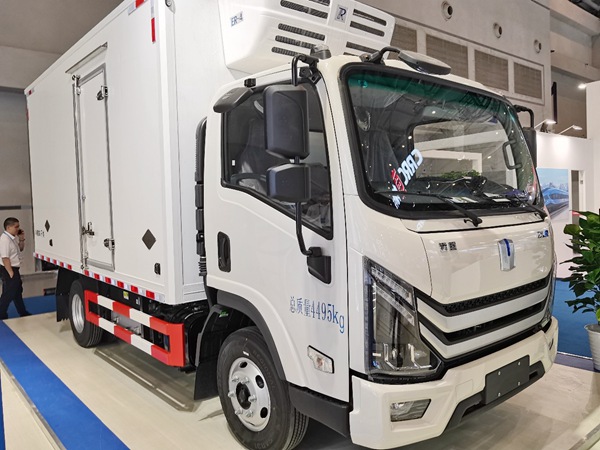 新能源全數(shù)字化冷藏車。孫啟凡攝