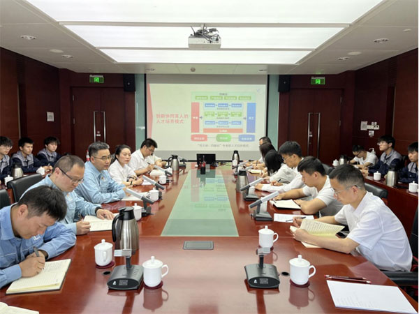 共建產(chǎn)業(yè)學(xué)院研討。重慶化工職業(yè)學(xué)院供圖