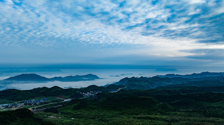 川河蓋景區(qū)云霧繚繞。胡程攝