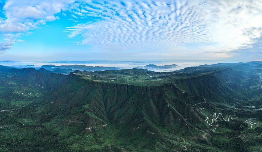 川河蓋景區(qū)云霧繚繞。胡程攝