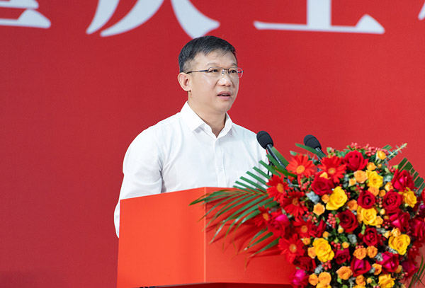 校長張進講話。重慶工程職業(yè)技術學院供圖