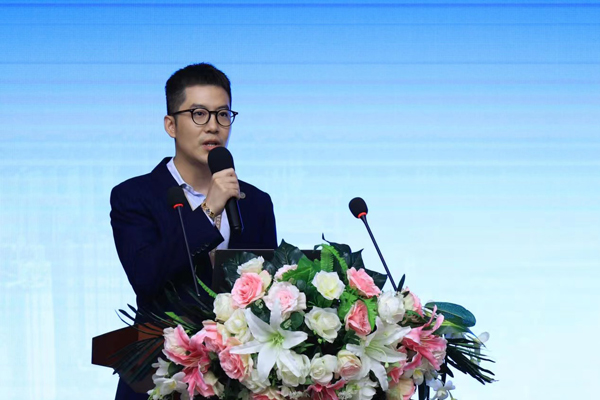 重慶星榮整形外科醫(yī)院總經(jīng)理李昕昊致辭。重慶星榮整形外科醫(yī)院供圖