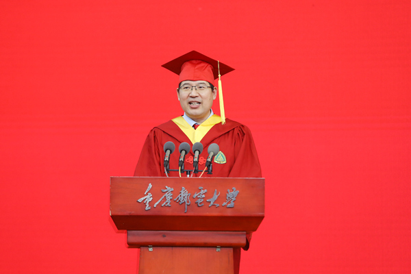 高新波寄語畢業(yè)生。重慶郵電大學(xué)供圖