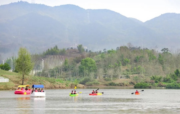 明月湖皮劃艇基地。兩江協(xié)同創(chuàng)新區(qū)供圖