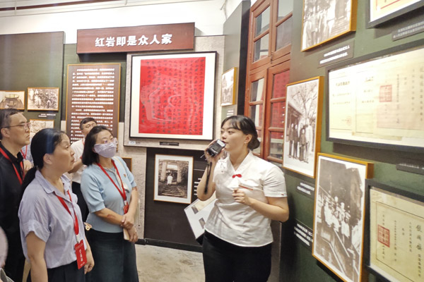 參觀教學(xué)。重慶科技學(xué)院供圖