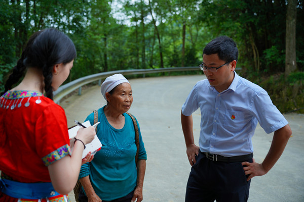 實踐團與村民交流。重慶第二師范學院供圖