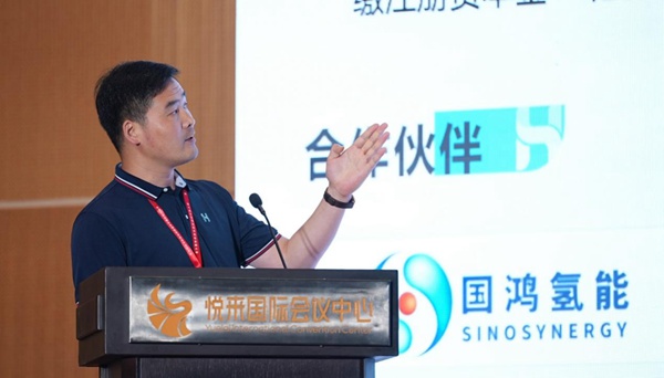 渝鴻創(chuàng)能運營總監(jiān)朱保華會上發(fā)表演講。渝鴻創(chuàng)能供圖