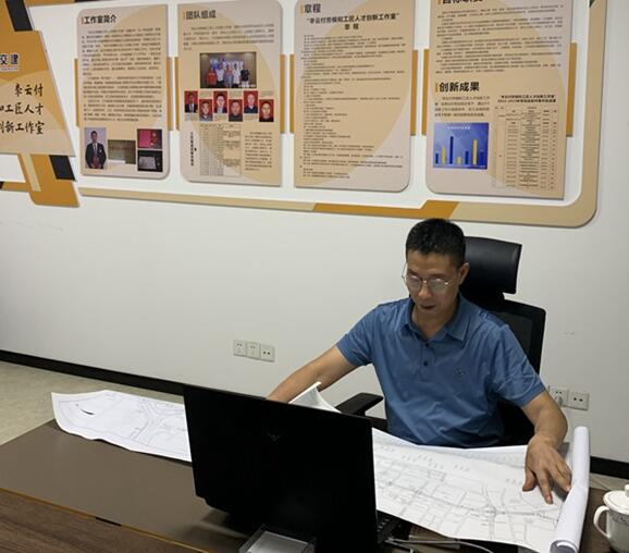 李云付工作中。重慶建工交建集團(tuán)供圖